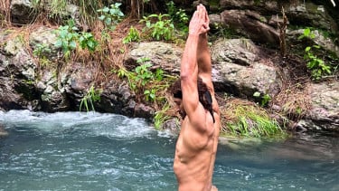 Aktor Vidyut Jammwal Bugil di Pegunungan Himalaya, Fotonya ...