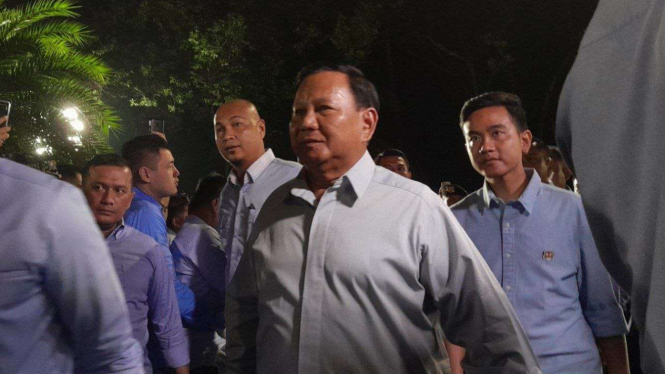 Prabowo Subianto-Gibran Rakabuming Raka tiba di KPU jelang debat capres
