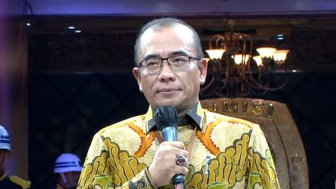 Ketua KPU RI Hasyim Asy’ari memberi sambutan debat pertama Pilpres 2024