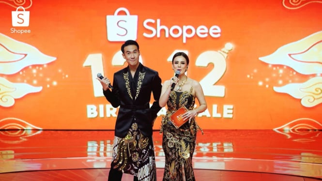 Daniel Mananta dan Astrid Tiar memandu acara TV Show Shopee 12.12 Birthday Sale