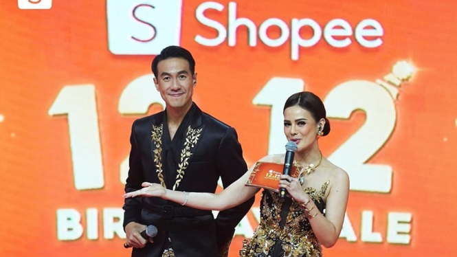 Daniel Mananta dan Astrid Tiar memandu acara TV Show Shopee 12.12 Birthday Sale