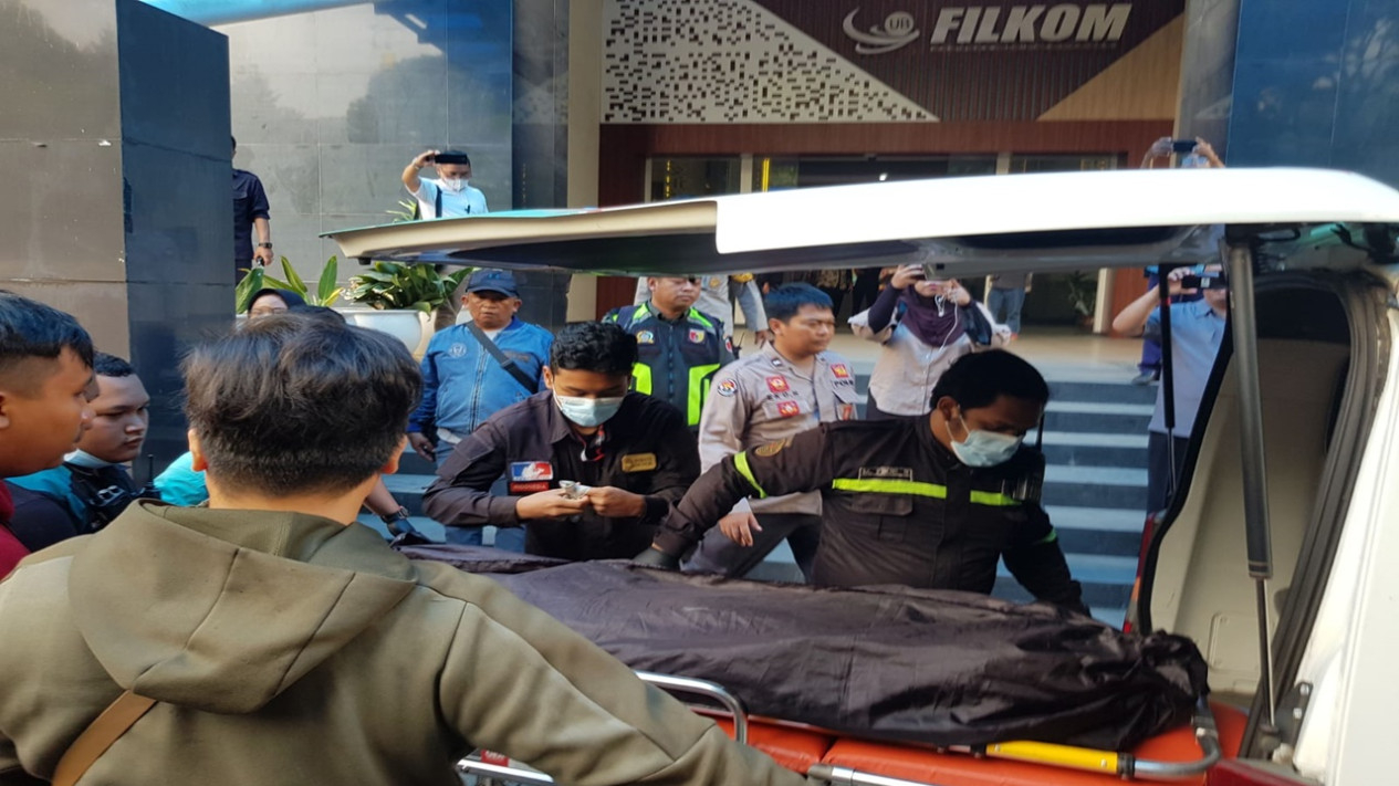 Foto Polisi: Perempuan Loncat Dari Lantai 12 Gedung Filkom Eks ...