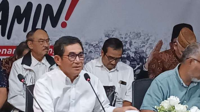 Ketua Dewan Pakar Tim Nasional Pemenangan Anies Baswedan-Muhaimin Iskandar (Timnas Amin) Hamdan Zoelva memberi keterangan kepada media di Jakarta, Kamis, 14 Desember 2023.