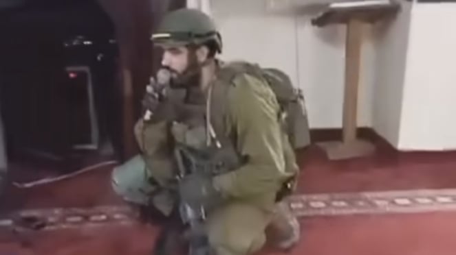 VIVA Militer: Tentara Israel bernyanyi di mimbar masjid di Jenin, Tepi Barat