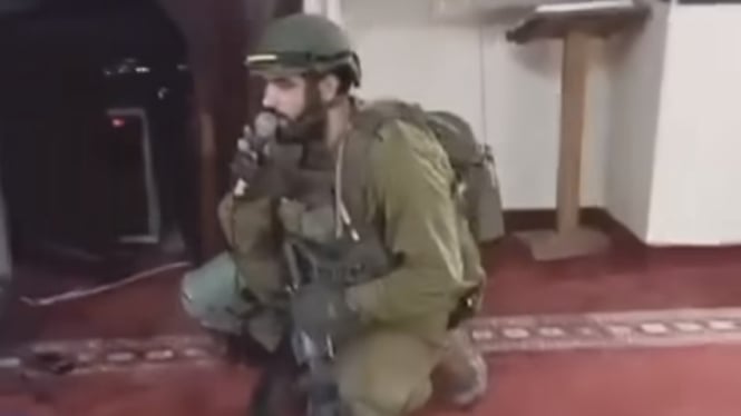 VIVA Militer: Tentara Israel bernyanyi di mimbar masjid di Jenin, Tepi Barat