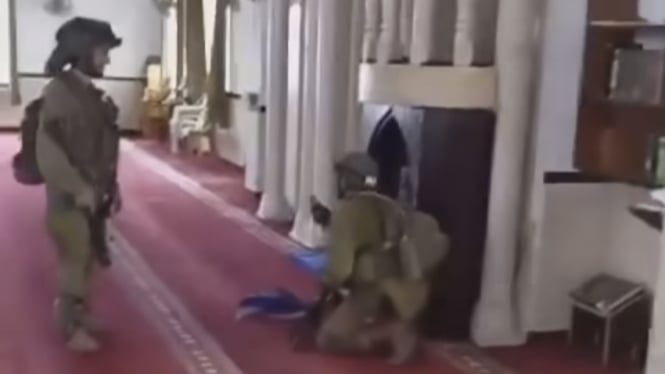 VIVA Militer: Tentara Israel bernyanyi di dalam masjid di Jenin, Tepi Barat