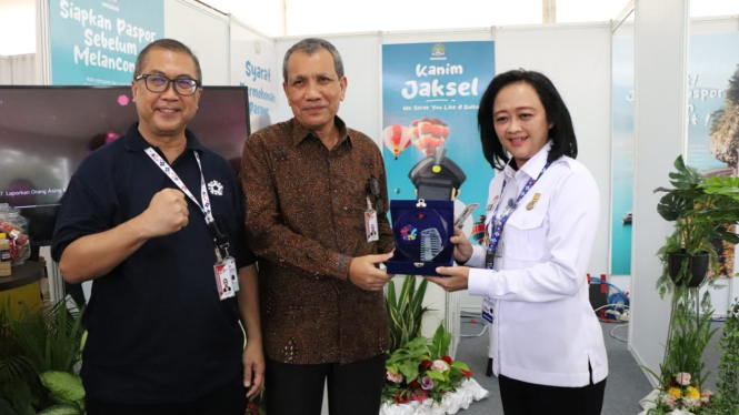 KPK memberikan penghargaan ke Imigrasi Jakarta Selatan