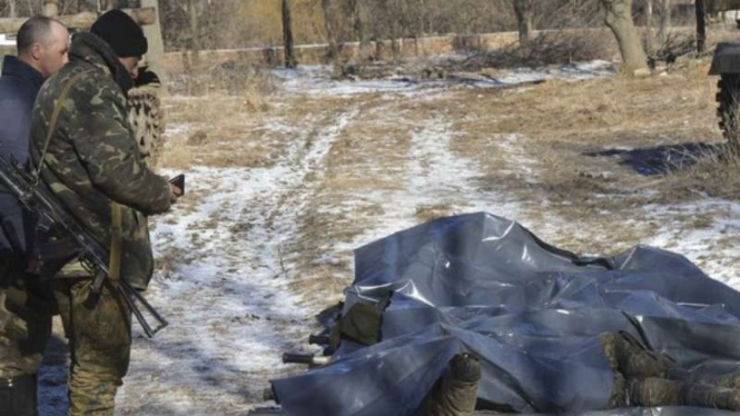 VIVA Militer: Mayat tentara Ukraina korban perang