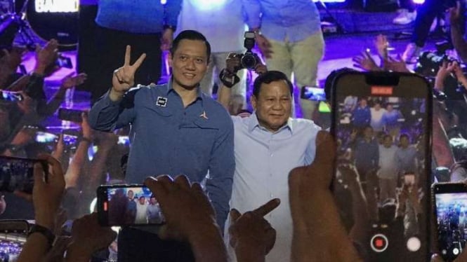 Calon presiden Prabowo Subianto dan Ketua Umum Partai Demokrat Agus Harimurti Yudhoyono (AHY) menghadiri acara deklarasi Gema PS mendukung Prabowo-Gibran di Blitar, Jawa Timur, Minggu, 17 Desember 2023.