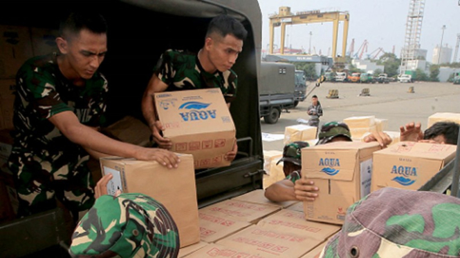 Danone Indonesia bersama LAZISNU bekerja sama dengan TNI Angkatan Laut (AL) memberi bantuan kemanusiaan bagi rakyat Palestina.