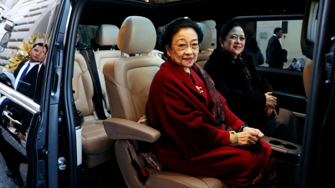 Megawati Didampingi Puan Maharani Menuju Istana Apostolic Vatikan