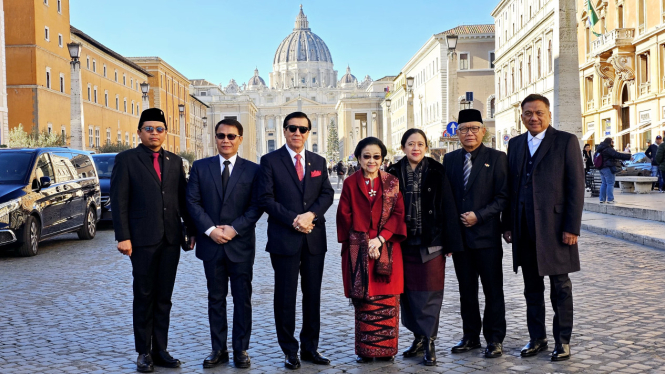 Megawati Soekarnoputri dan Rombongan di Vatikan