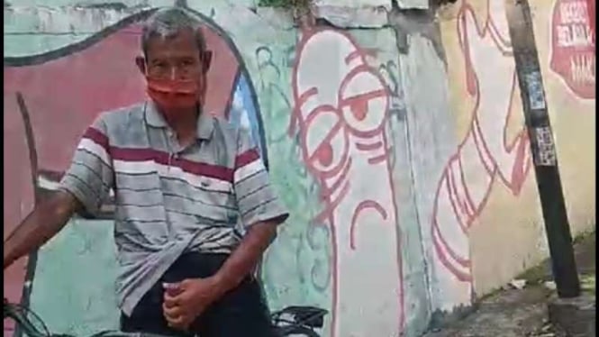 Kakek ditangkap karena pamer kemaluan di Mojokerto.