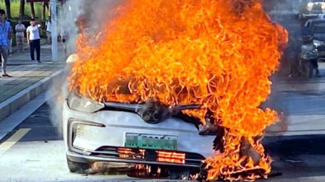 Ilustrasi mobil listrik terbakar