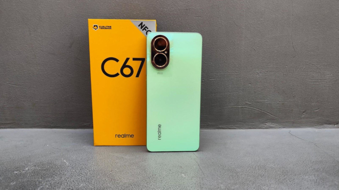 Realme C67.