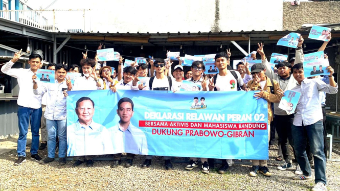 Kelompok pemuda dan Mahasiswa di Bandung Menyatakan Dukungannya Terhadap Kemenan