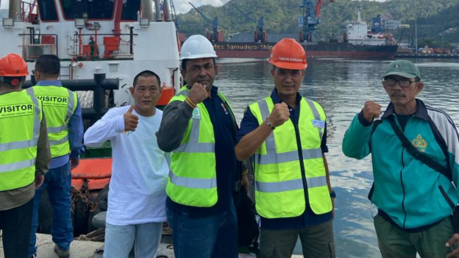 Petani kerapu Lampung dan kuasa hukum saat tinjau lokasi keramba yang rusak
