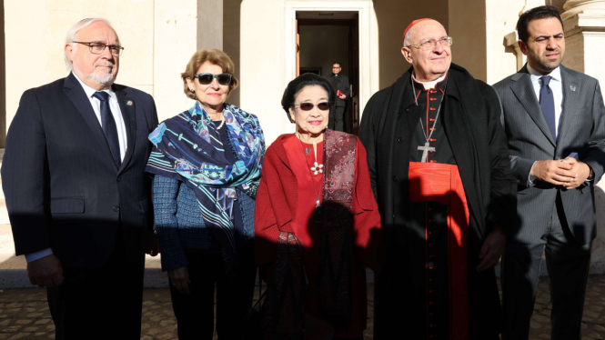 Megawati Soekarnoputri dan Dewan Juri Zayed Awardusai bertemu Paus Fransiskus