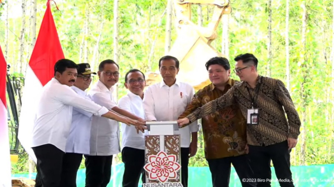 President Jokowi Inspects Nusantara Hotel Construction At IKN