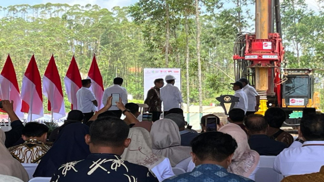 Presiden Jokowi melakukan groundbreaking RSUP di IKN Nusantara