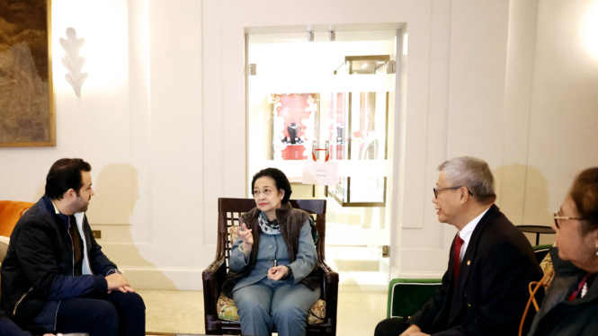 Dubes RI untuk Vatikan Michael Trias Kuncahyono bersama Megawati