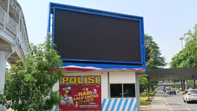 Videotron di Pos Polantas Simpang Susun Semanggi.