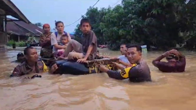Ribuan Rumah Tergenang Banjir, Warga Bungo Dievakuasi ke Pengungsian