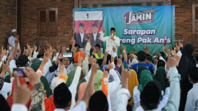 Capres Anies Baswedan kampanye di Pekalongan, Jawa Tengah.