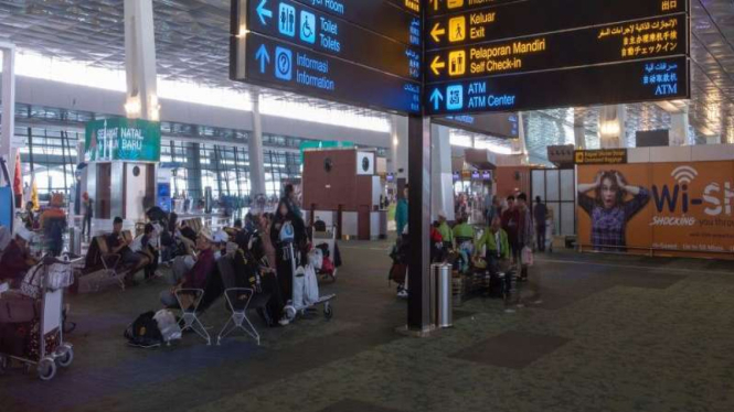 Suasana di Bandara Soekarno-Hatta menjelang Natal 2023.