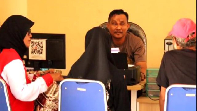 Korban penyekapan melapor ke Mapolres Pringsewu Lampung bersama orang tuanya