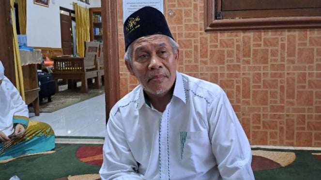 Kiai Haji Marzuki Mustamar.