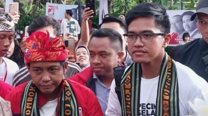 Ketua Umum PSI Kaesang Pangarep (kanan) didampingi Sekjen PSI Raja Juli Antoni (kiri) disambut kader dan simpasitan pada acara Kopi Darat. (ilustrasi)