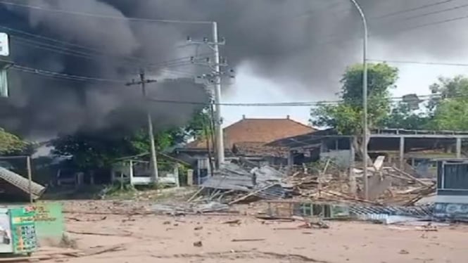 Ledakan yang memicu kebakaran hebat di Bangkalan, Madura