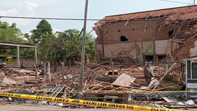 Ledakan benda diduga mortir yang memicu kebakaran hebat di Bangkalan, Madura