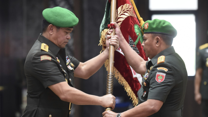 VIVA Militer: KSAD Jenderal TNI Maruli Pimpin Sertijab Pangdam XIV/Hassanudin
