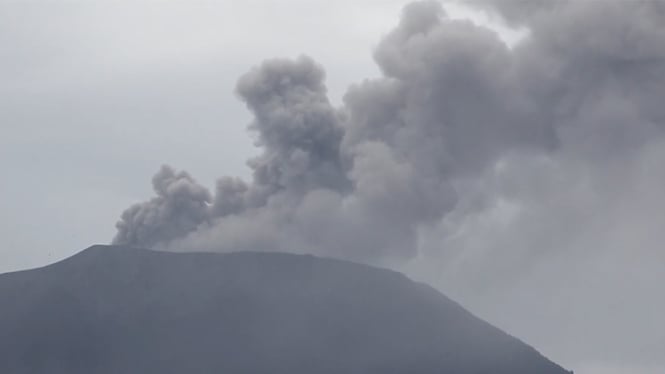 Erupsi Gunung Marapi dibarengi dentuman keras Sabtu pagi, 30 Desember 2023