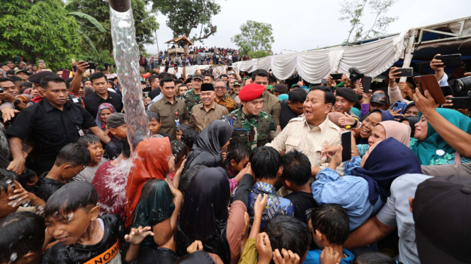 Prabowo Subianto Resmikan titik air di Sukabumi