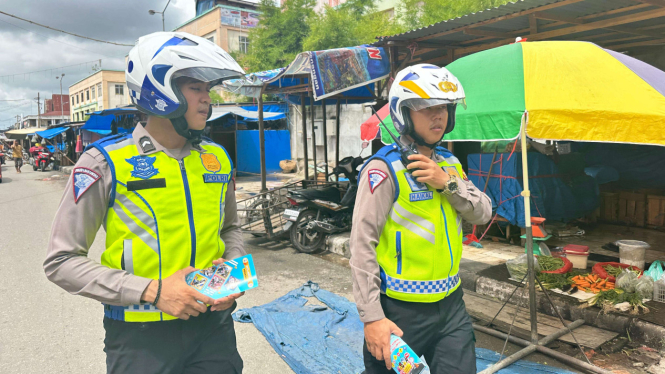 Personel Ditlantas Polda Riau melaksanakan patroli