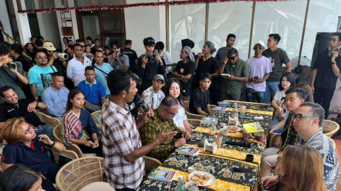 Gibran mendengar aspirasi tokoh muda di Labuan Bajo.