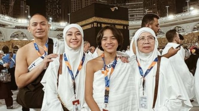 BCL, Tiko Aryawardhana dan keluarga ibadah Umrah