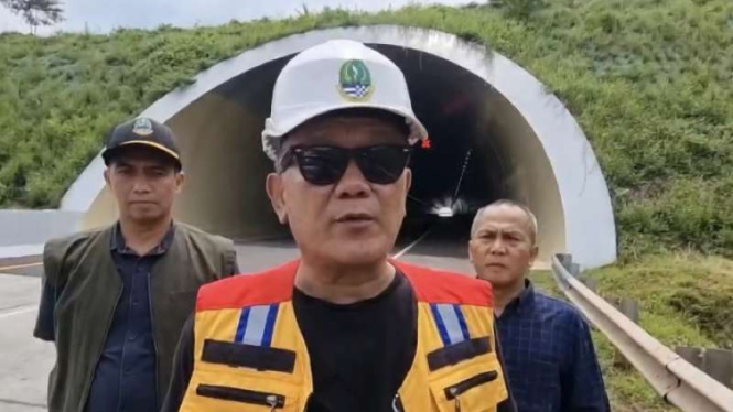 Investigasi keretakan terowongan tol Cisumdawu pascagempa Sumedang.