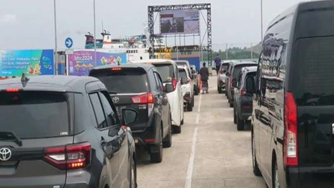 Antrean Kendaraan di Pelabuhan Bakauheni Lampung