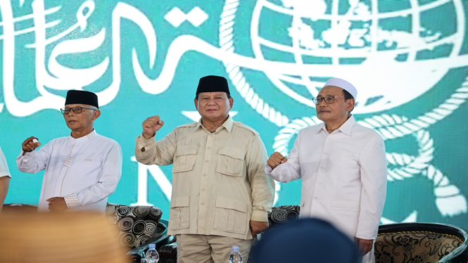 Capres nomor urut 2 Prabowo Subianto mengunjungi Ponpes Genggong di Probolinggo