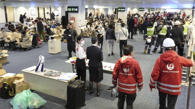 Kecelakaan Pesawat Japan Airlines di Bandara Haneda Tokyo Jepang