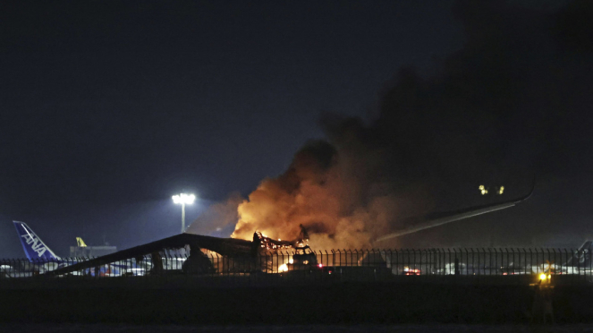 Kecelakaan Pesawat Japan Airlines di Bandara Haneda Tokyo Jepang