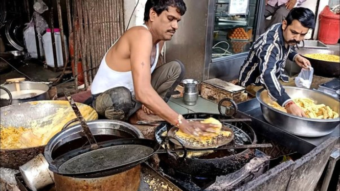 Ilustrasi penyajian makanan di India