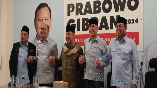TKN Prabowo-Gibran terima dukungan dari Ponpes Buntet Cirebon.