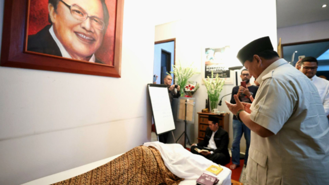 Prabowo Melayat ke Rumah Rizal Ramli