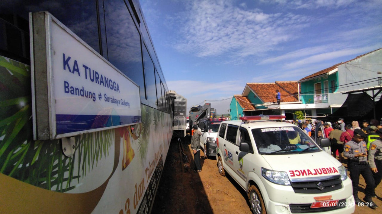 Foto Kronologi Dan Fakta Fakta Kecelakaan Kereta Api Turangga Dan Commuterline Bandung Raya 