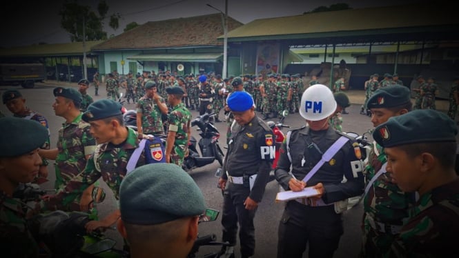 VIVA Militer: Polisi Militer Kodam Diponegoro razia ribuan motor prajurit TNI.